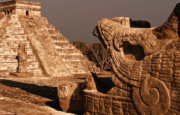 Similitudes entre aztecas y olmecas