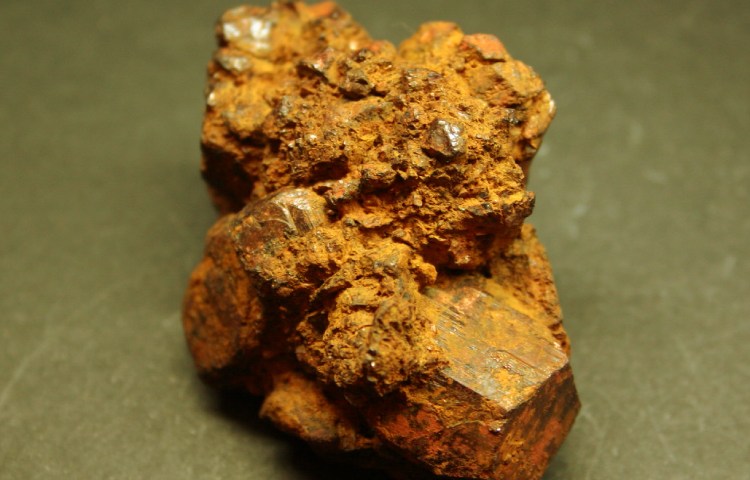 Ejemplos de minerales ferrosos