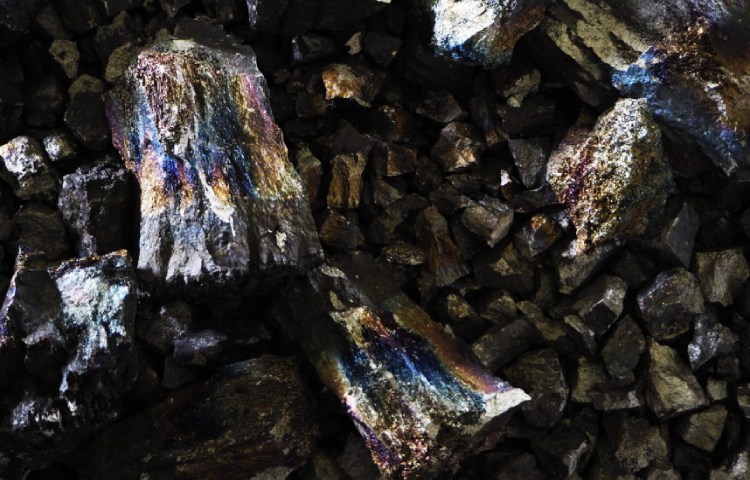 Ejemplos de minerales opacos