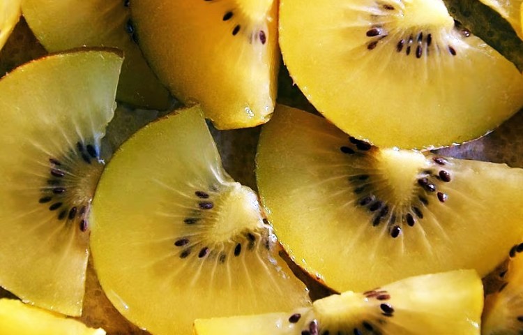 Por qué es más caro el kiwi amarillo