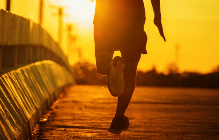 Qué es más sano caminar o correr